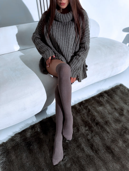 Svītrota adījuma, garās zeķes 8901 - CHOCO